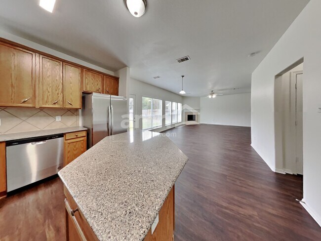 Foto del edificio - 2013 Briar Grove Dr