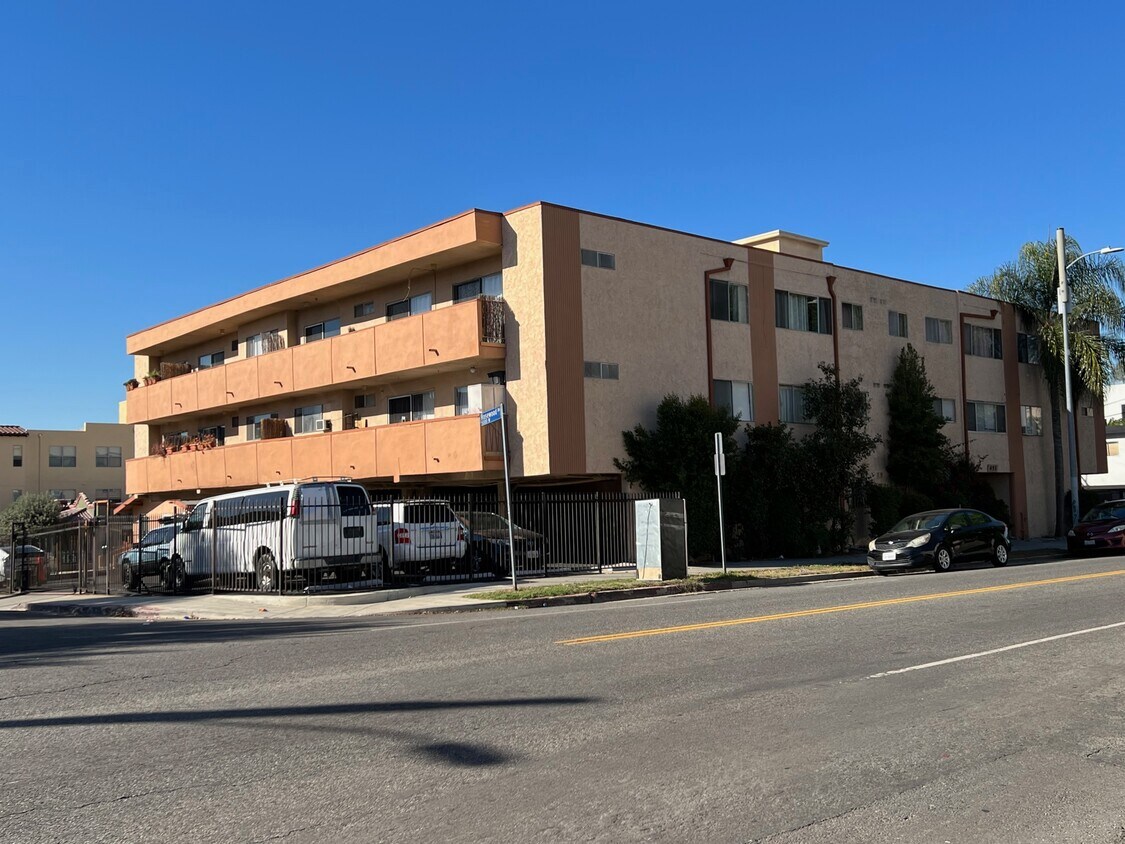 Grand Wilton, 455 N Wilton Pl Apartments in Los Angeles, CA