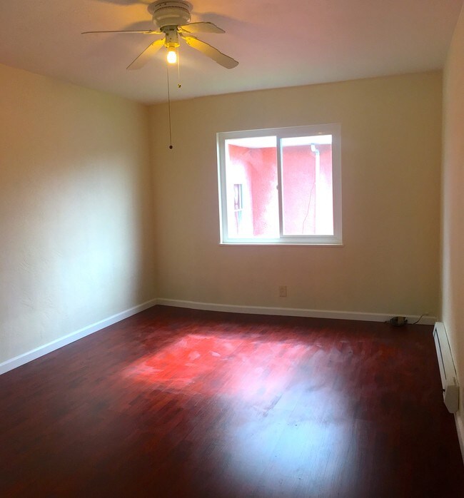 Foto del edificio - 7864 Garfield Ave