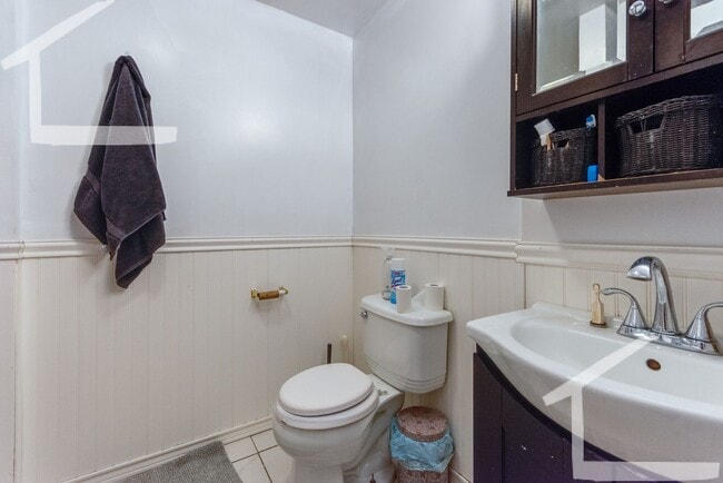 Building Photo - Nicely renovated 4 bed for the upcoming school year!