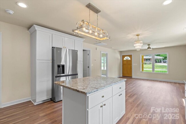 Foto del edificio - 2892 Shady Ln Ave