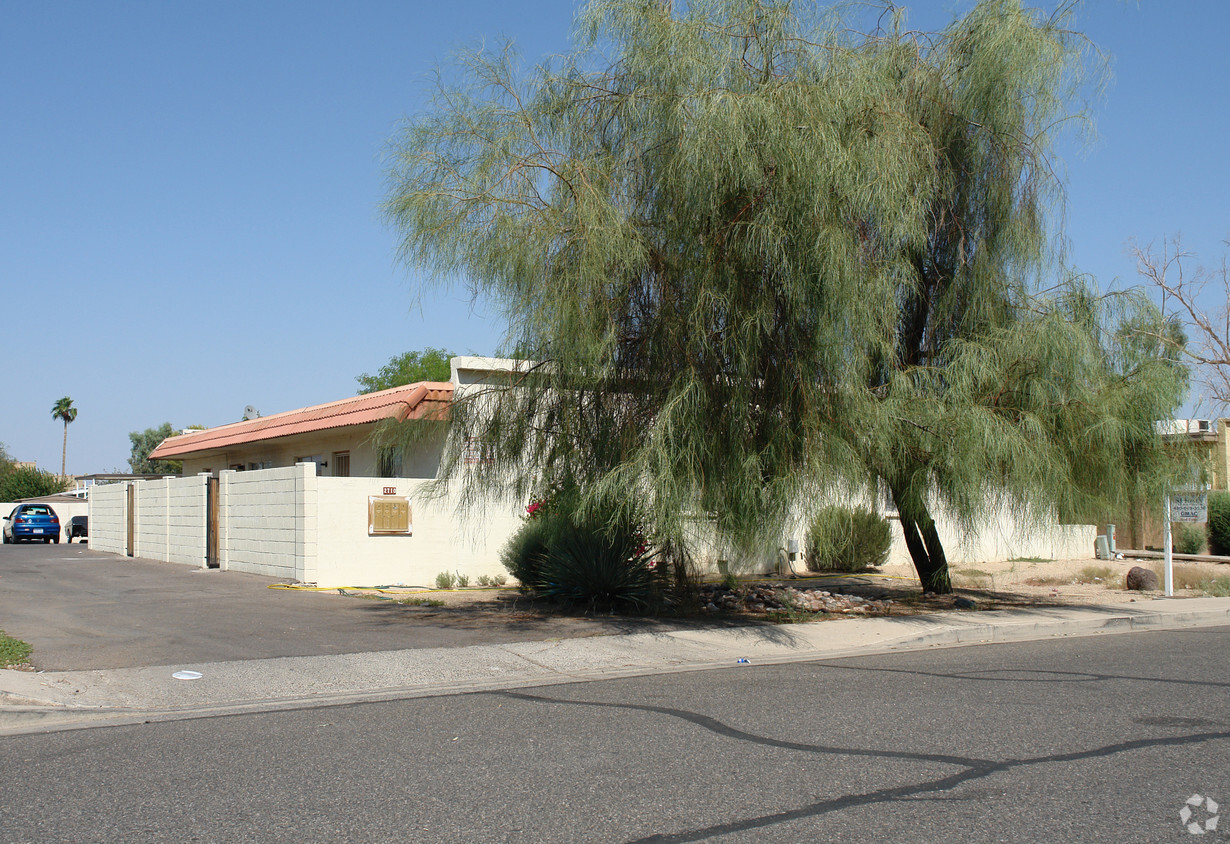 Primary Photo - 2710 E Marconi Ave