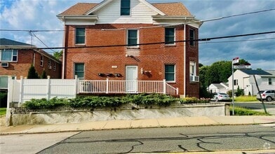 Building Photo - 773 Admiral St
