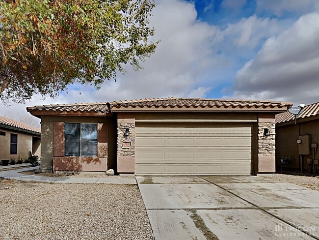 Building Photo - 43766 Elm Dr