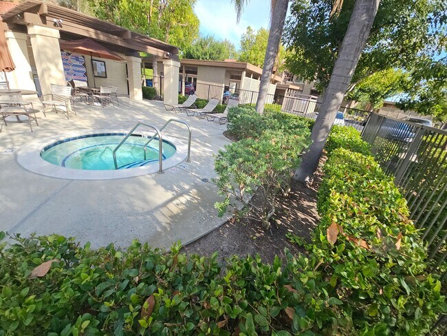 Foto del edificio - Wonderful 2 Bedroom 2 Bathroom Upper Level...