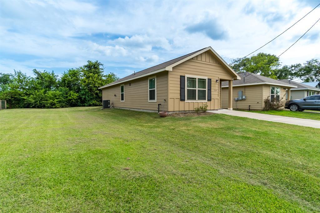 Foto principal - 729 W Ash St