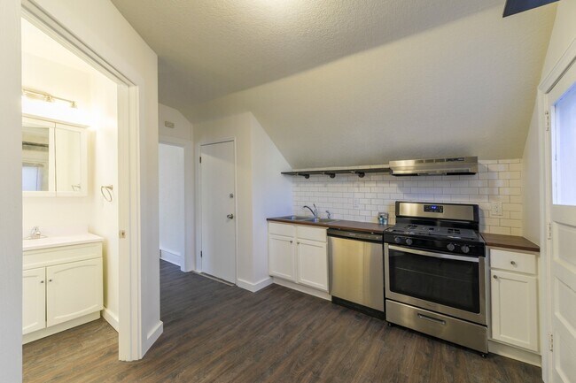 Building Photo - 1115 4th Street NE
