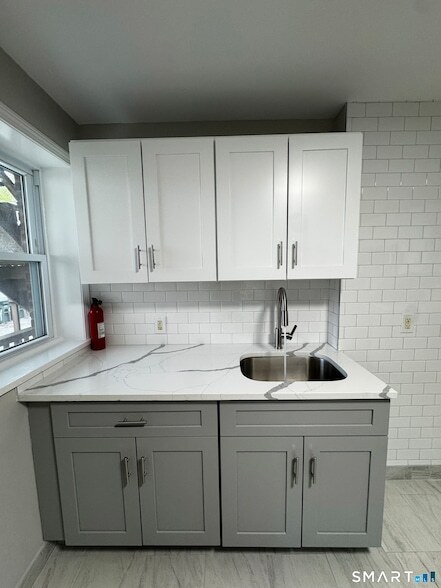 Building Photo - 45-51-51 Cowles St