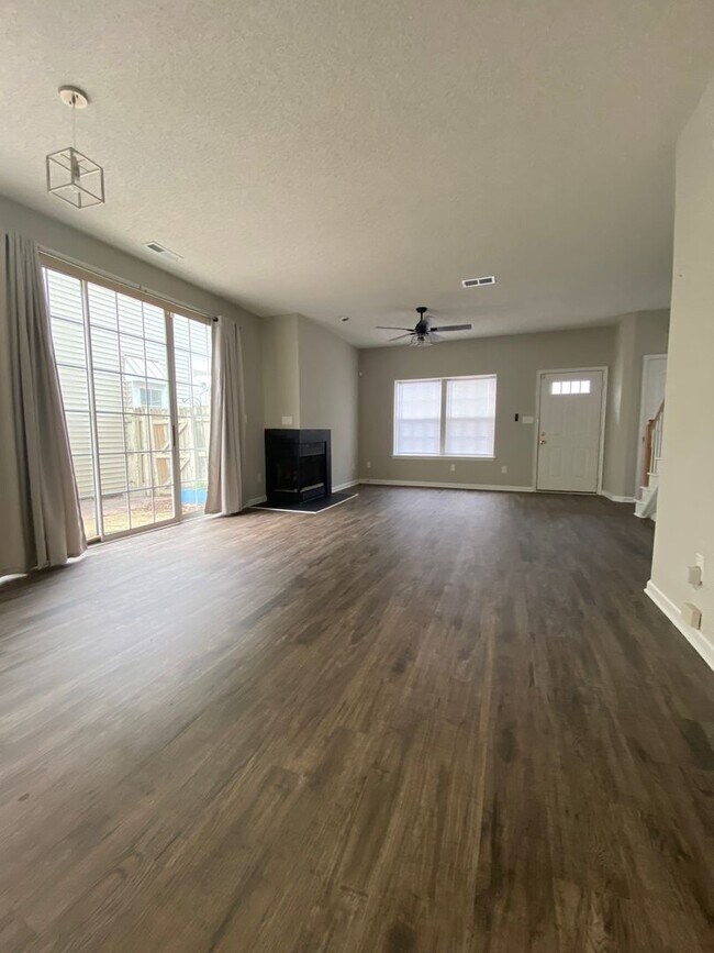 Building Photo - 123 Watson Dr