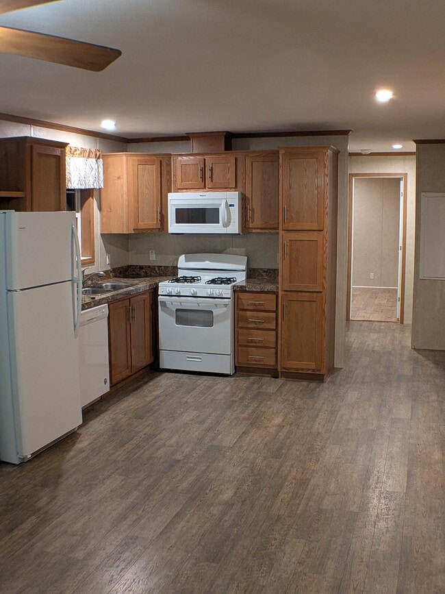 Building Photo - 218 Abbott St