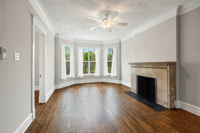 Building Photo - 434 N Pine Ave