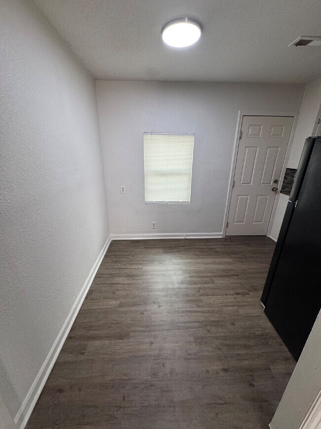 Foto del edificio - 816 S Water St