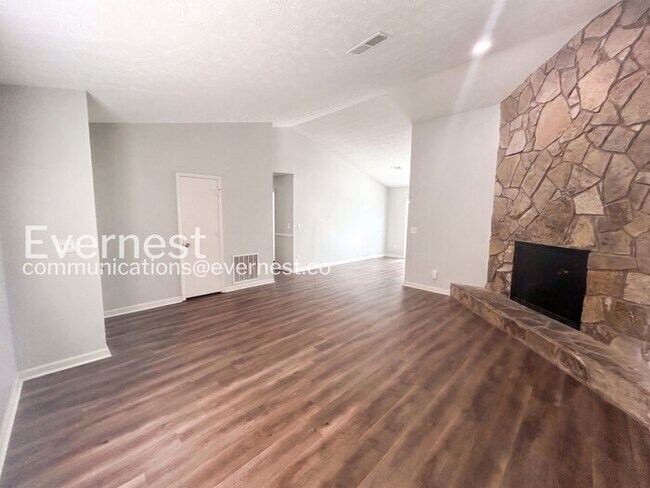 Building Photo - 5611 La Fleur Trail