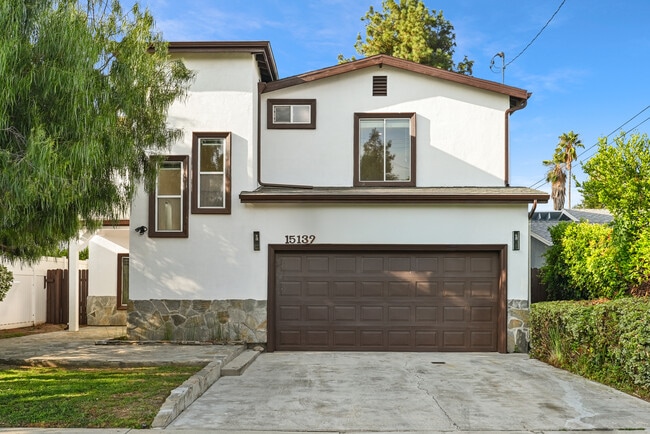 Building Photo - 15137 Gilmore St