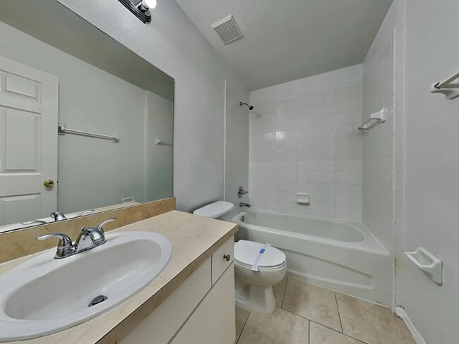 Building Photo - 3204 Thoroughbred Loop N