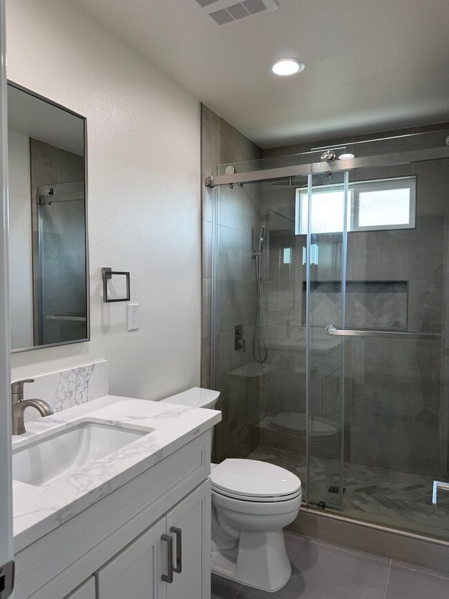 Building Photo - 1005 N Grand St