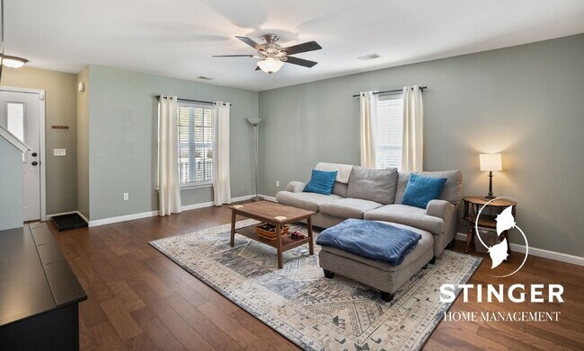 Foto del edificio - 4 Bedroom / 2.5 Bath For Rent In Shadow Moss