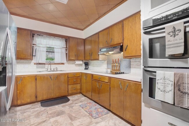 Building Photo - 681 Emar Dr