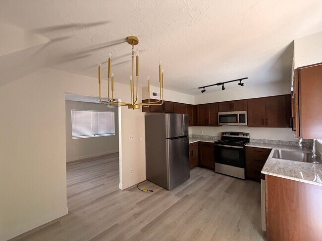 Building Photo - 1150 W 360 N
