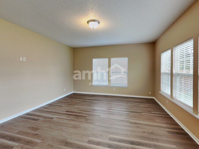 Building Photo - 10709 McClain Dr