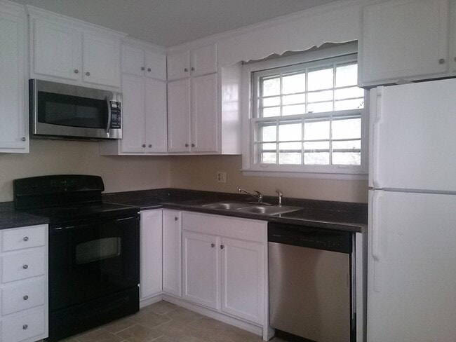 Building Photo - 2907 W Linden Ave