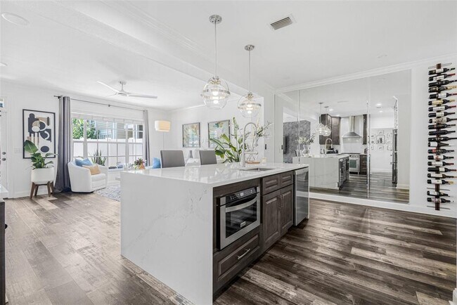 Building Photo - 313 Inner Harbour Cir