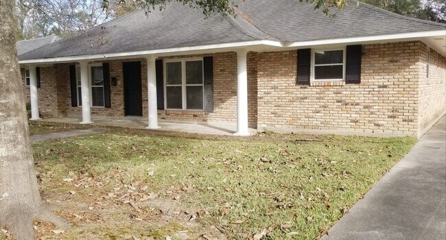 Building Photo - 1440 Lansdowne Dr