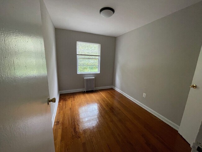 Foto del edificio - 136 Kenilworth Avenue Northeast
