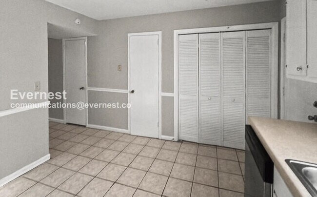 Foto del edificio - 2463 Hampstead Dr