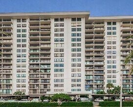 Building Photo - 400 Island Way