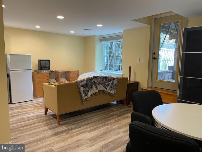 Foto del edificio - 115 W 5th St