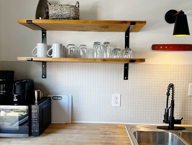 Foto del edificio - 2 br, 1 bath 4plex - 3912 North Thomas Ave...