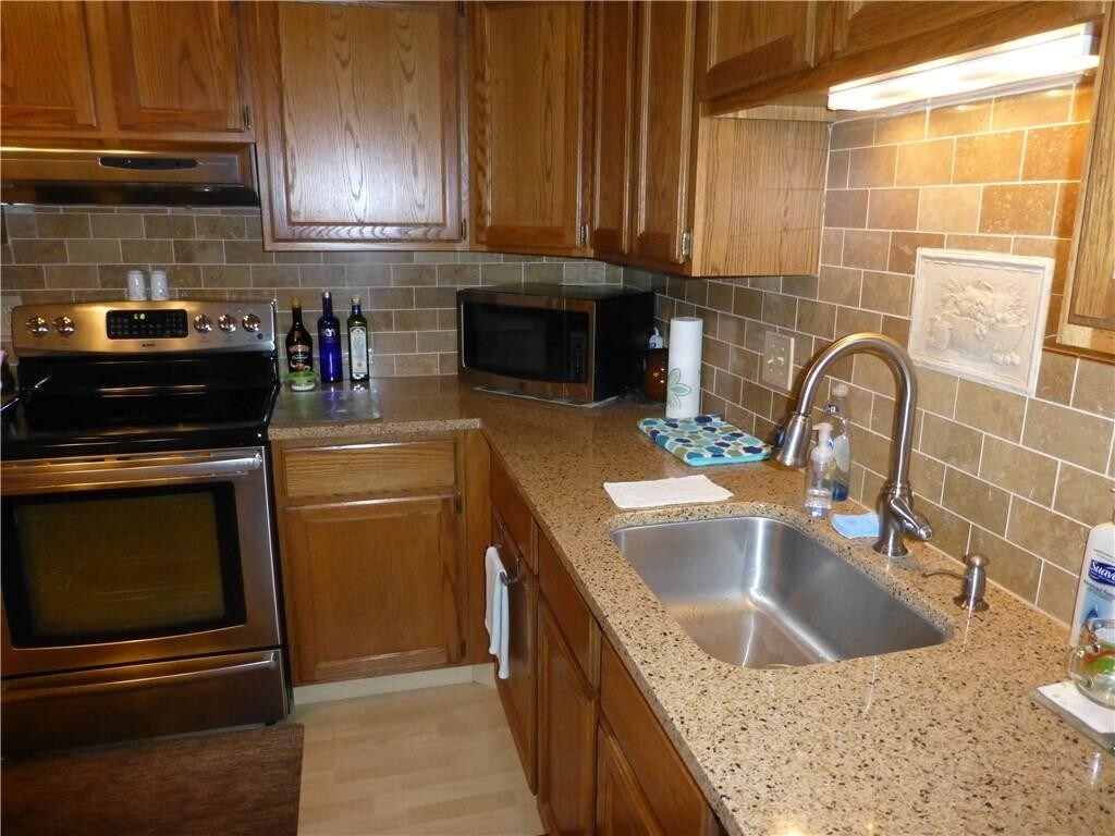 Foto principal - 19205 Surrey Ln