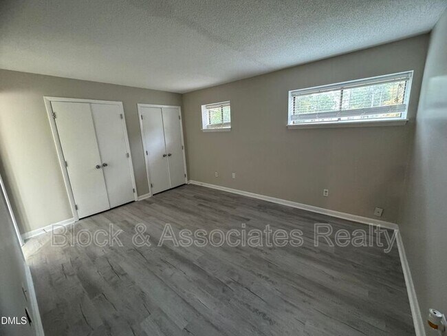 Foto del edificio - 533 Pine Ridge Pl