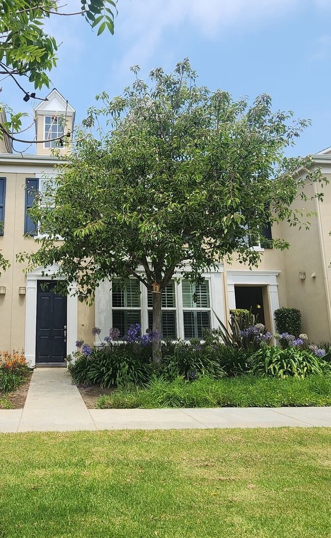 Building Photo - 5360 Basie St