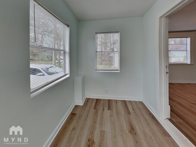 Foto del edificio - 2184 W 45th St