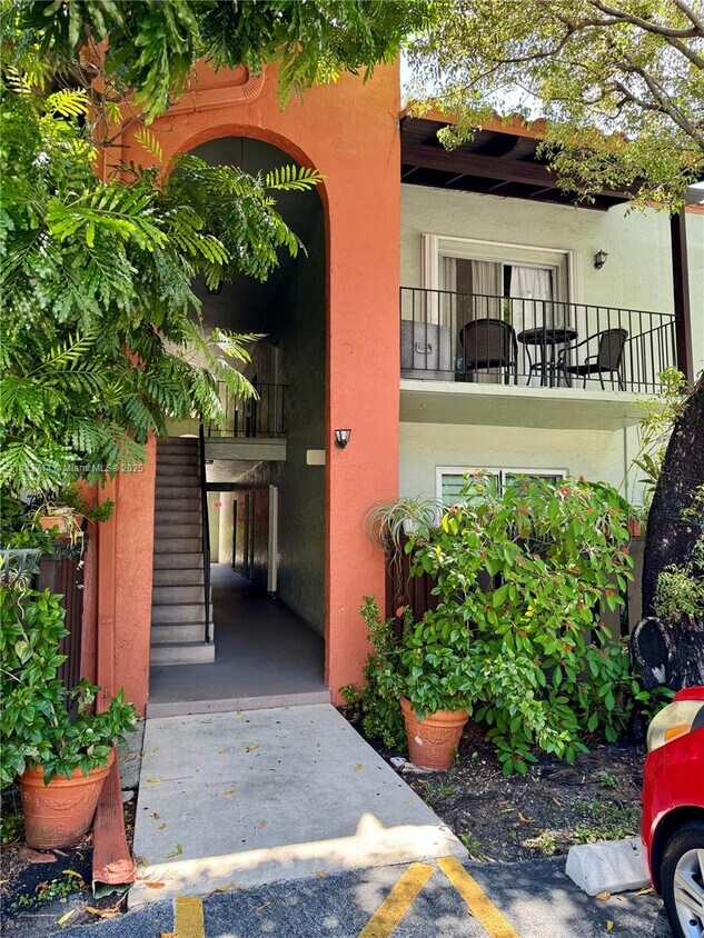 Primary Photo - 10768 N Kendall Dr