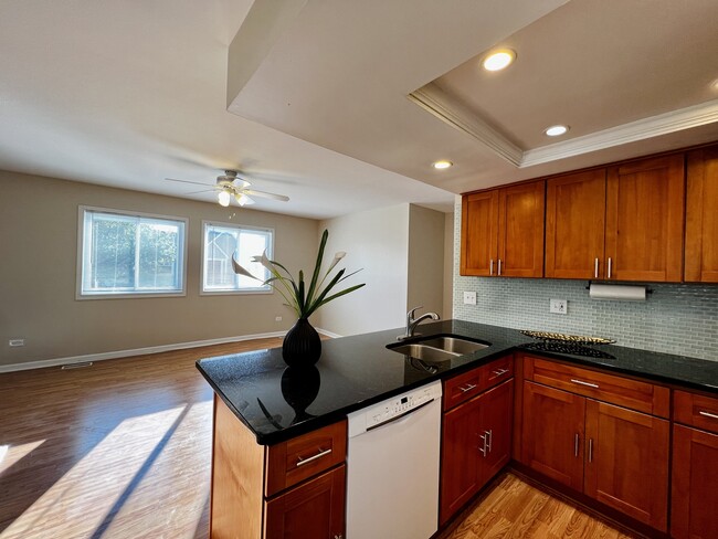 Building Photo - 2077 N Ginger Creek Cir