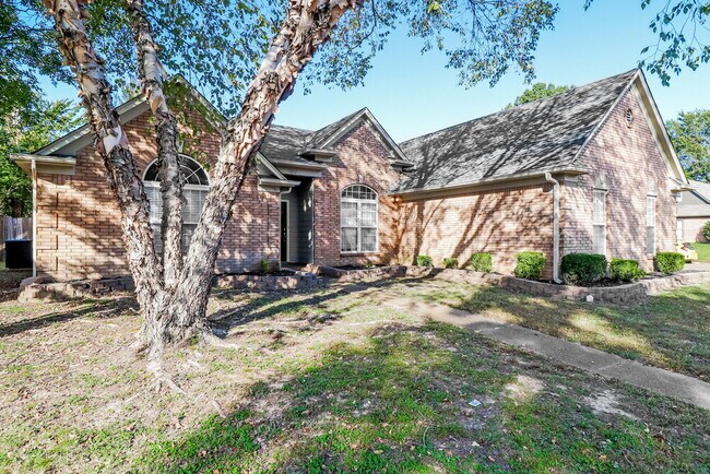 Building Photo - 9292 Tamhaven Dr