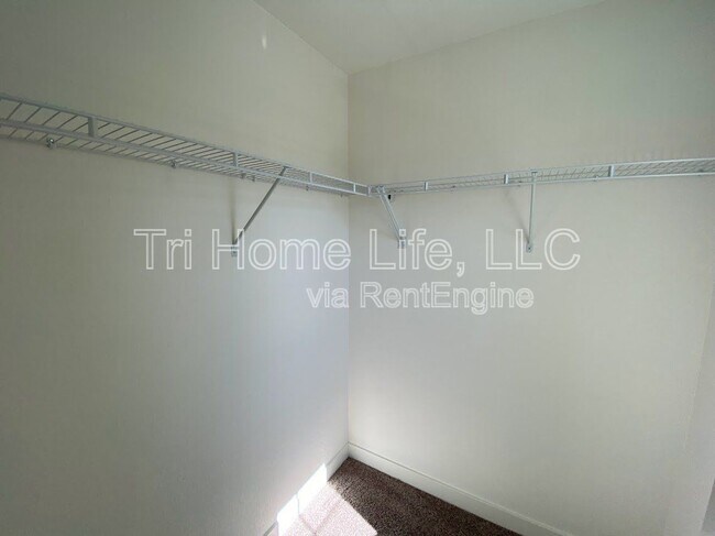 Foto del edificio - 6325 Stablecross Trl