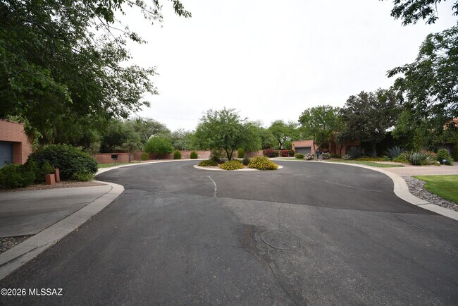 Foto del edificio - 5120 E Woodgate Ln
