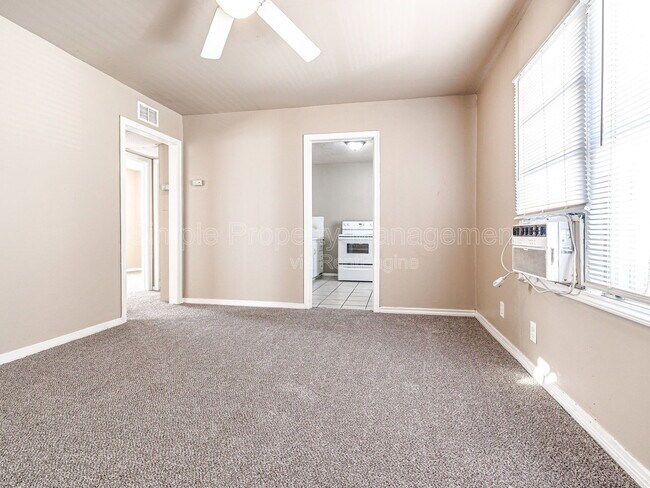 Foto del edificio - 4001 N Rockwell Ave