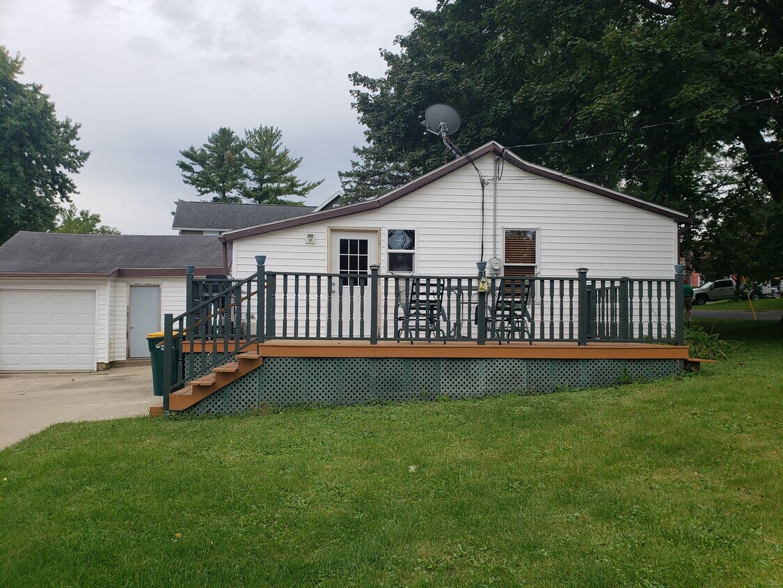 138 N Pardee St, Marshall, WI 53559 House Rental in Marshall, WI