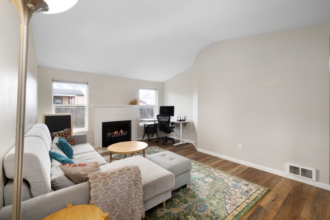 Foto del edificio - 472 W Spruce St