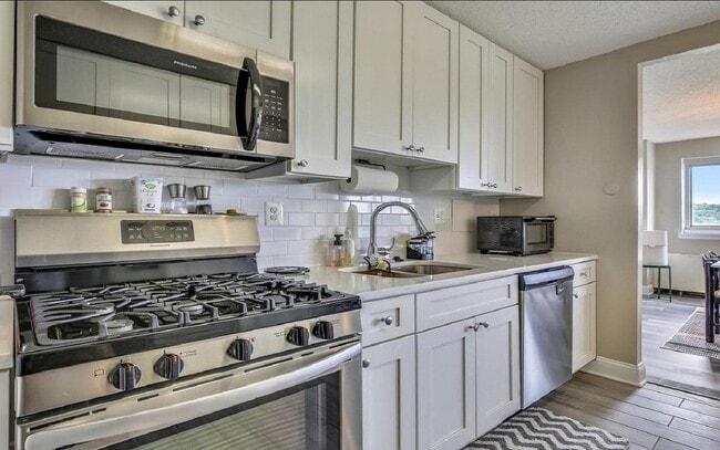 Building Photo - 1225 Martha Custis Dr