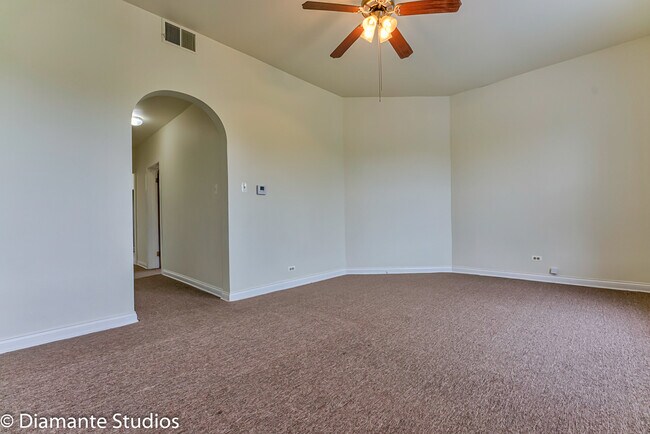 Building Photo - 2122 S Lawndale Ave