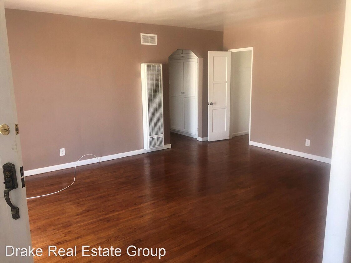Primary Photo - 3600 W 60th St