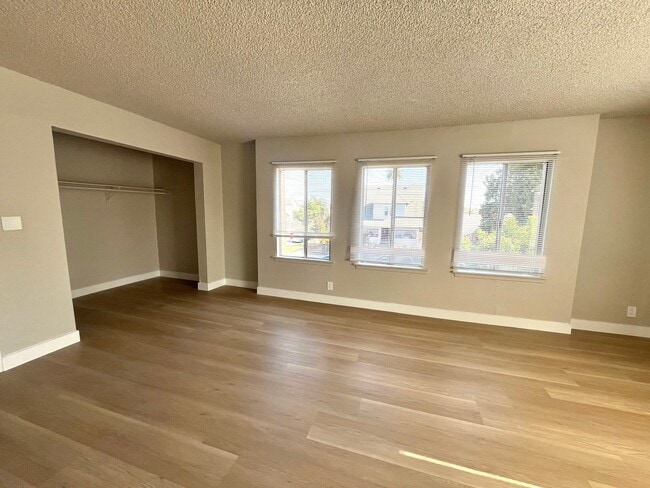 Photo - 1101 W 45th St Apartment