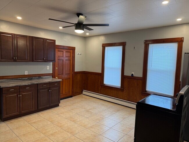 Building Photo - 8 Beckman St