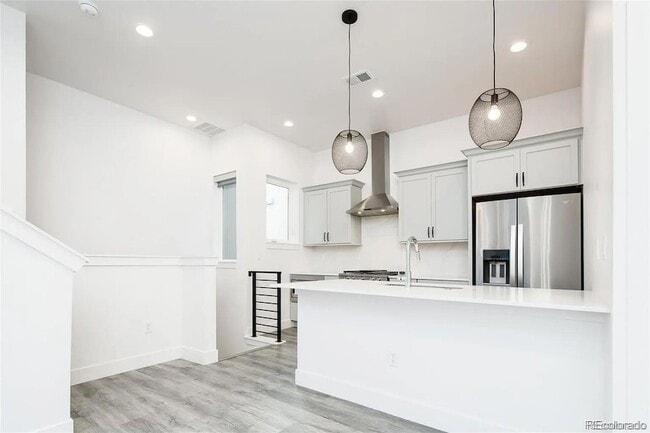 Foto del edificio - 3460 S Corona St